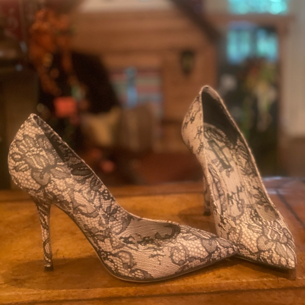 Dolce & Gabbana Lace Heels black & nude